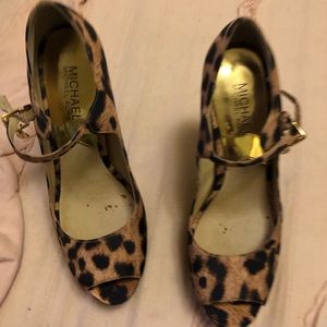 🔥🔥5/$50🔥🔥Michael Kors size 8 leopard heels